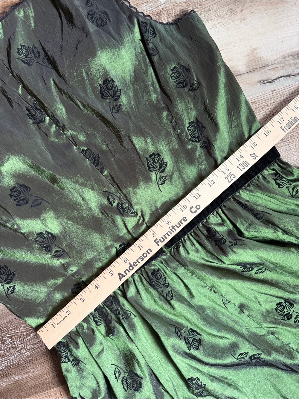 Whimsigoth, Bella Swan Twilight Saga New Moon Green Dress NECA, Velvet details L - Picture 8 of 8